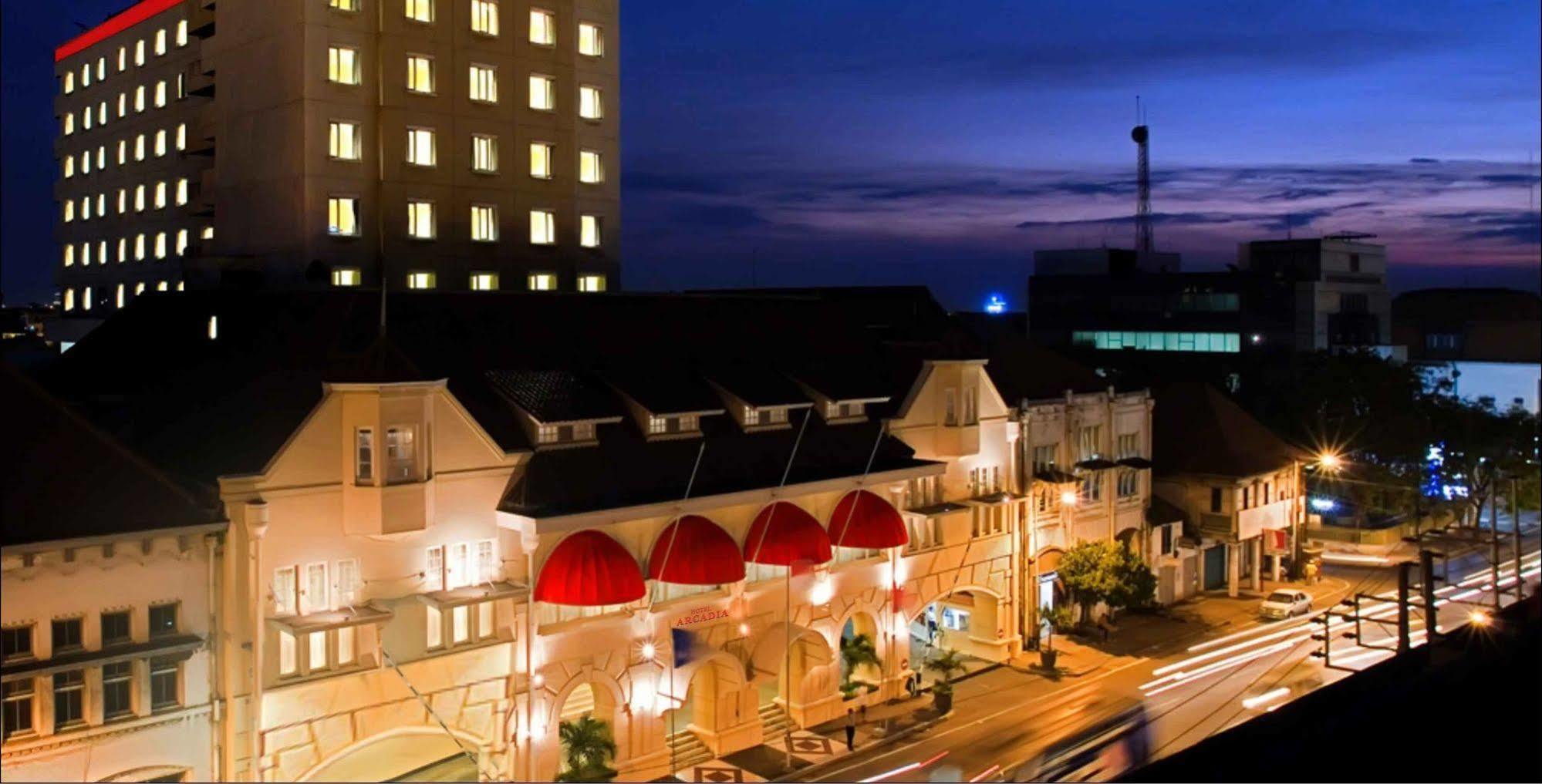 Arcadia Surabaya Hotel Dış mekan fotoğraf